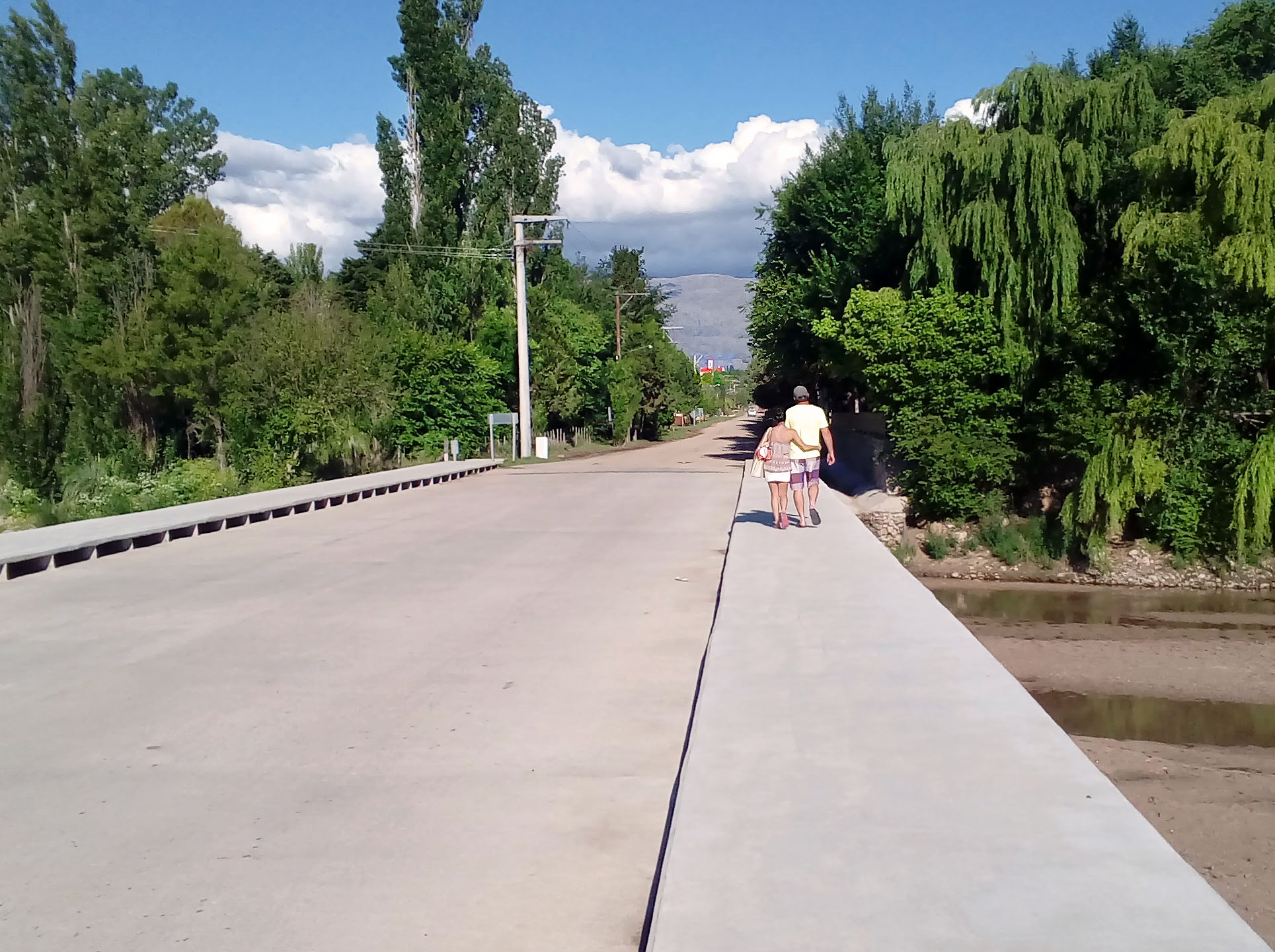foto puente y rio